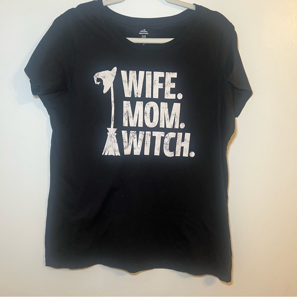Gildan Black Tee with Witchy Graphic - Picture 1 of 4